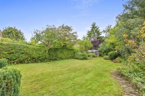 10 Beaconsfield Avenue, HP13 5EN-11.jpg