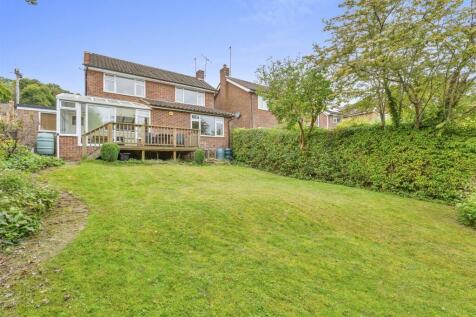 10 Beaconsfield Avenue, HP13 5EN-12.jpg