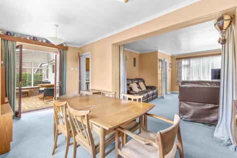 10 Beaconsfield Avenue, HP13 5EN-6.jpg