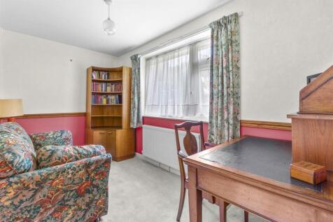 10 Beaconsfield Avenue, HP13 5EN-10.jpg