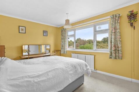 10 Beaconsfield Avenue, HP13 5EN-1.jpg
