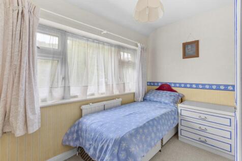 10 Beaconsfield Avenue, HP13 5EN-2.jpg