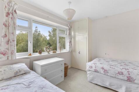10 Beaconsfield Avenue, HP13 5EN-4.jpg