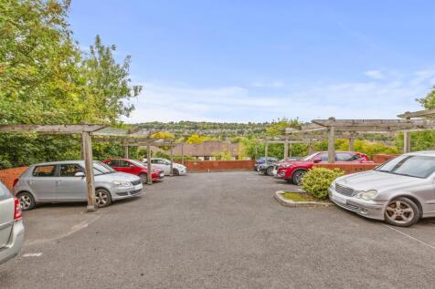 6 Moonstone Court, Dashwood Ave, HP12 3FG-15.jpg
