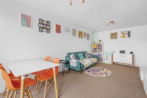 182 St. Hughs Avenue, HP13 7UH-7.jpg