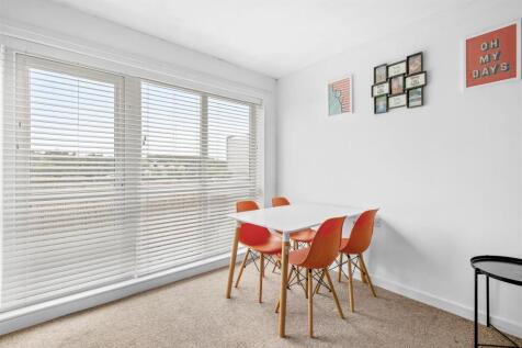 182 St. Hughs Avenue, HP13 7UH-6.jpg