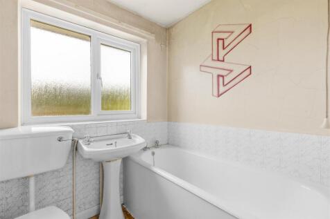 21 Deangarden Rise, HP11 1RF-4.jpg