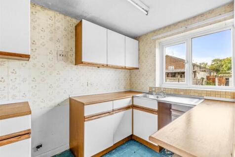 21 Deangarden Rise, HP11 1RF-9.jpg