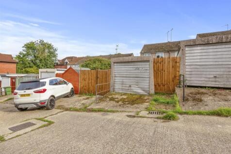 21 Deangarden Rise, HP11 1RF-13.jpg