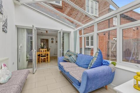 45 Wellesbourne Crescent, HP13 5HF-11.jpg