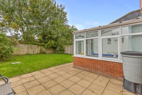 45 Wellesbourne Crescent, HP13 5HF-13.jpg