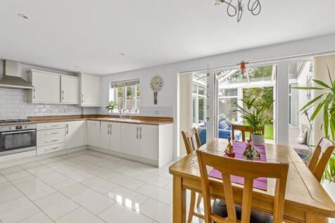 45 Wellesbourne Crescent, HP13 5HF-8.jpg