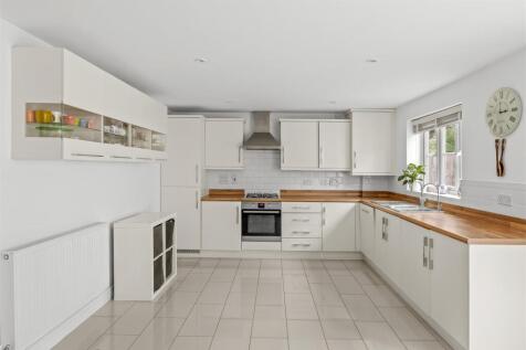 45 Wellesbourne Crescent, HP13 5HF-9.jpg