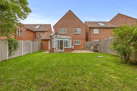45 Wellesbourne Crescent, HP13 5HF-12.jpg