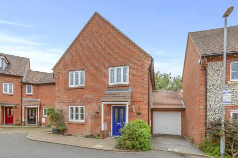 45 Wellesbourne Crescent, HP13 5HF-14.jpg