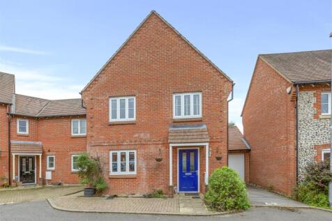 45 Wellesbourne Crescent, HP13 5HF-15.jpg