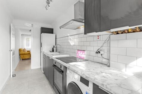 105 Clearbrook Close, HP13 7BS-8.jpg