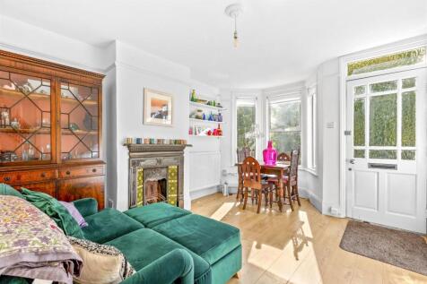 27 Pinions Road, HP13 7AS-5.jpg