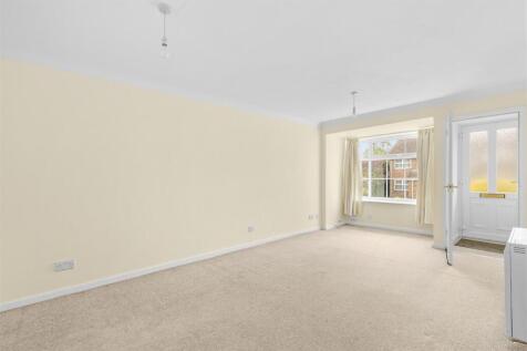 27 Hillary Close, HP21 9TL-6.jpg