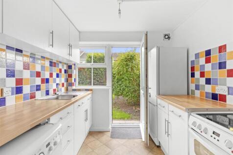 27 Hillary Close, HP21 9TL-1.jpg