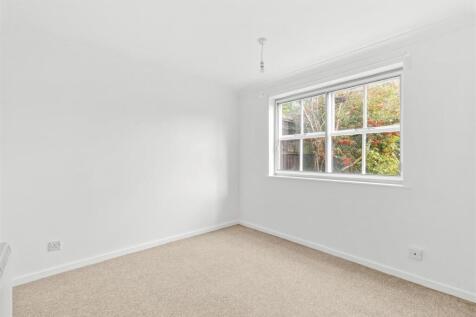 27 Hillary Close, HP21 9TL-3.jpg