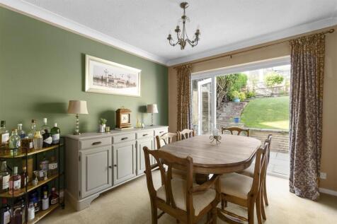 11 Calverley Crescent, HP13 5EU NEW-5.jpg