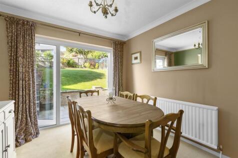 11 Calverley Crescent, HP13 5EU NEW-6.jpg