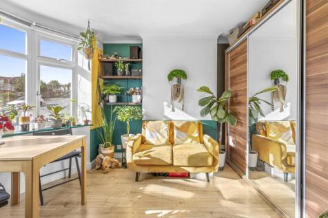 Flat 1, 52 Whitelands Road, HP12 3EL-7.jpg