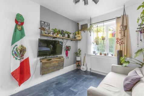 Flat 1, 52 Whitelands Road, HP12 3EL-1.jpg