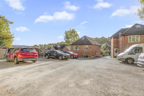Flat 1, 52 Whitelands Road, HP12 3EL-9.jpg