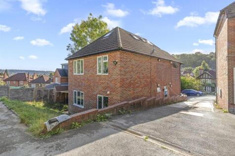 Flat 1, 52 Whitelands Road, HP12 3EL-10.jpg