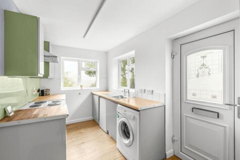 70b Totteridge Road, HP13 6EX-7.jpg