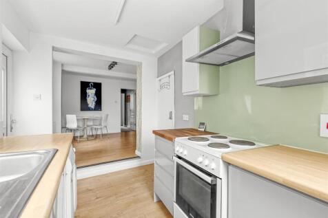 70b Totteridge Road, HP13 6EX-9.jpg