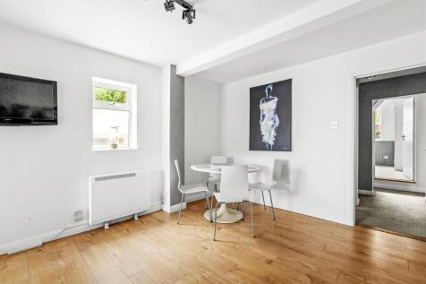 70b Totteridge Road, HP13 6EX-5.jpg