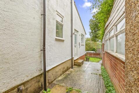 70b Totteridge Road, HP13 6EX-10.jpg