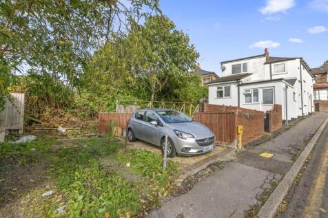 70b Totteridge Road, HP13 6EX-11.jpg