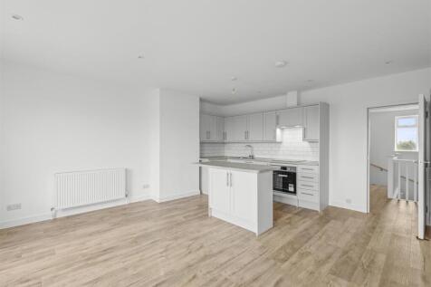 9 High Street, HP14 3JF-7.jpg
