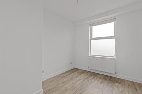 9 High Street, HP14 3JF-2.jpg