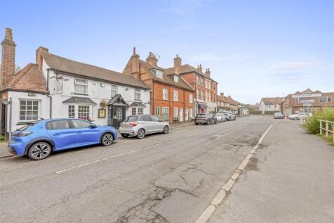 9 High Street, HP14 3JF-14.jpg