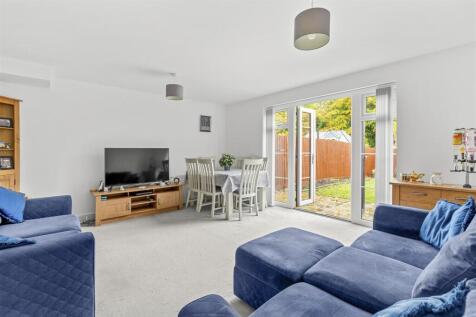 46 Trinity Circle, HP11 1FD-10.jpg