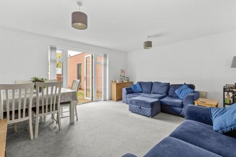 46 Trinity Circle, HP11 1FD-11.jpg