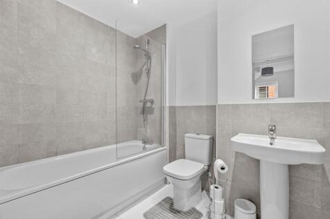 46 Trinity Circle, HP11 1FD-7.jpg