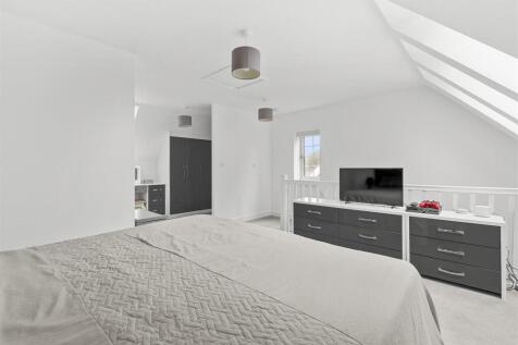 46 Trinity Circle, HP11 1FD-3.jpg