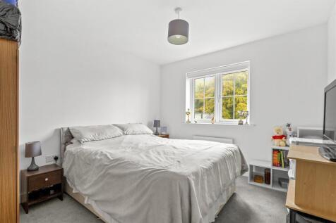 46 Trinity Circle, HP11 1FD-8.jpg