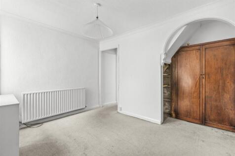 64 Temple End, HP13 5DS-9.jpg