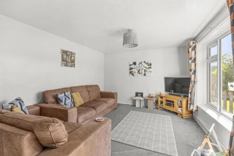 27 Rugwood Road, HP10 9HA-8.jpg