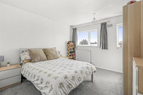 27 Rugwood Road, HP10 9HA-4.jpg