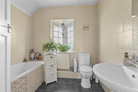 51 Geralds Road, HP13 6BN-4.jpg