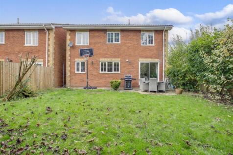 12 The Spinney, HP11 1QE-12.jpg