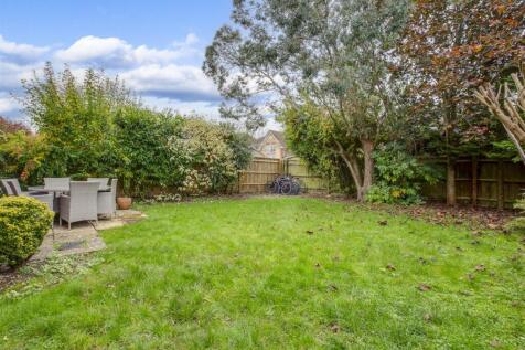 12 The Spinney, HP11 1QE-11.jpg